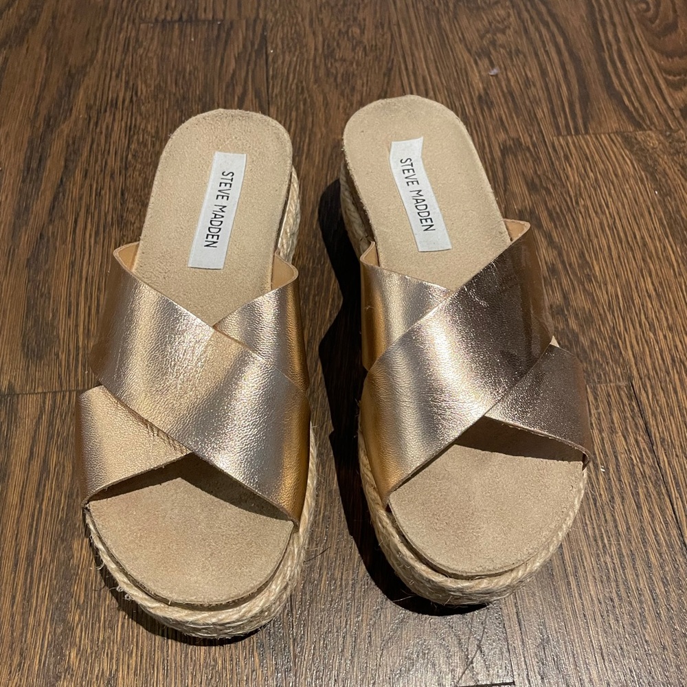 Steve madden flatform sandal. 6.5